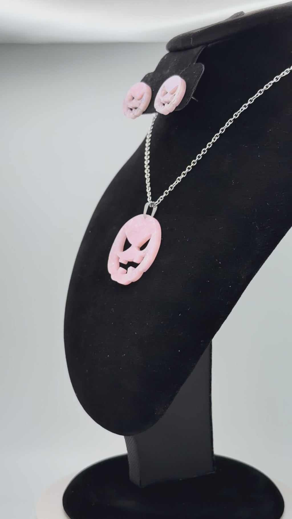 Wicked Head Necklace & Earrings Jewelry Set, Pink Pearl — Halloween Edition