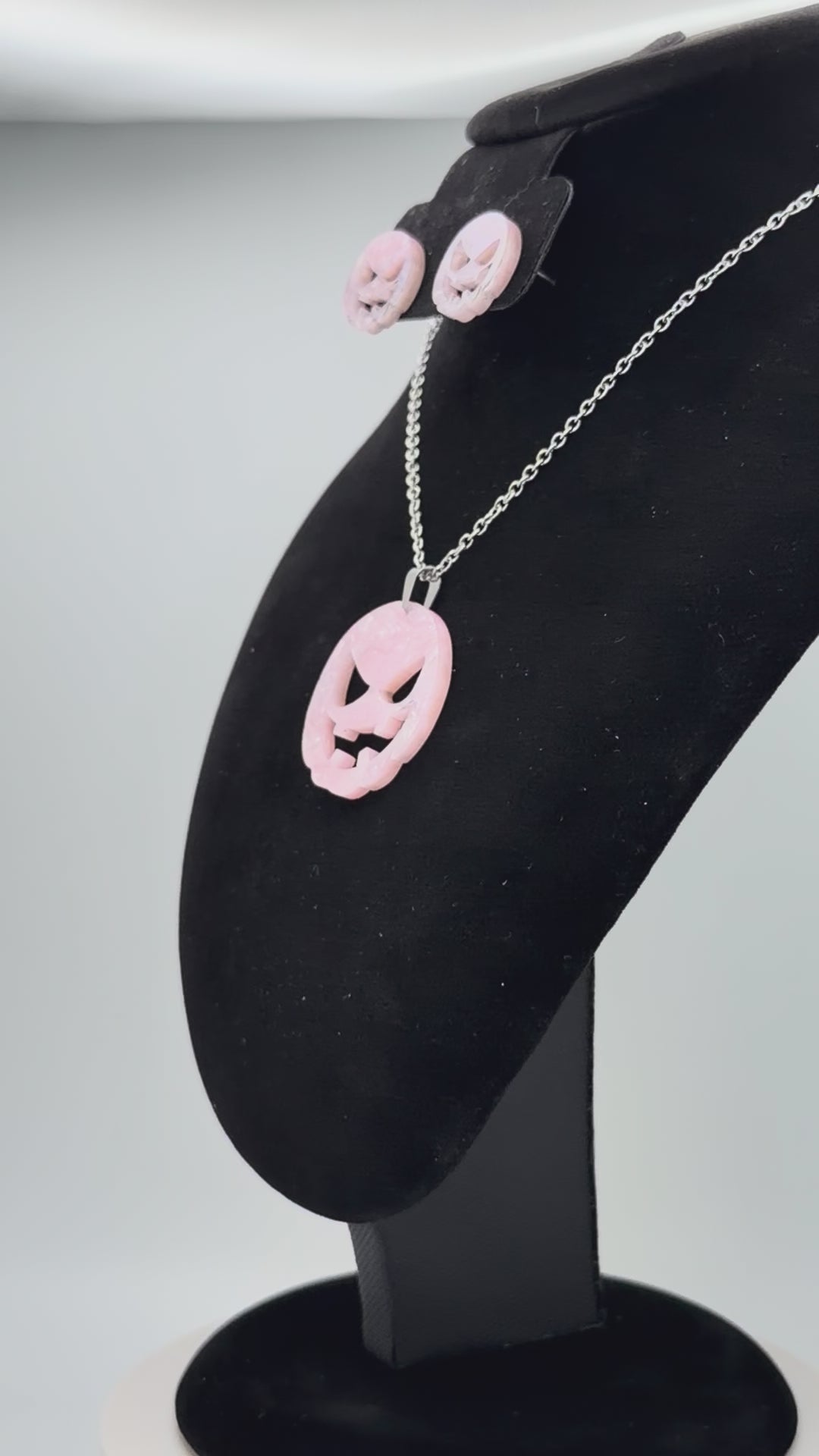 Wicked Head Necklace & Earrings Jewelry Set, Pink Pearl — Halloween Edition